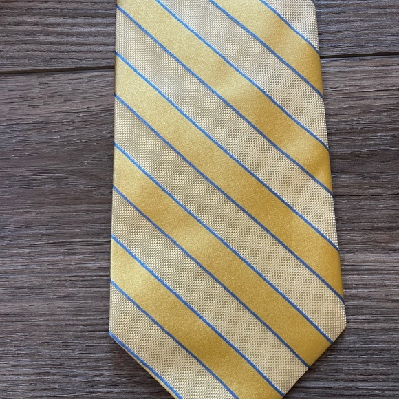 346 Brooks Brothers Yellow Striped Men's Silk Tie - Picture 3 of 3